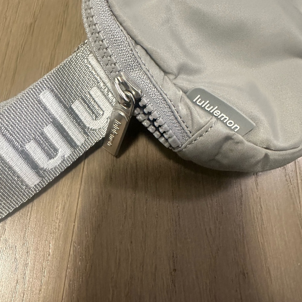 Lululemon Everywhere Belt Bag 1L - Picture 3 of 3